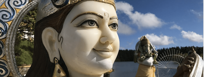 Co warto zwiedzić na Mauritiusie? Święte hinduskie jezioro Ganga Talao zachwyca, ale i zadziwia niejednego. Dlaczego? Sam się przekonaj!