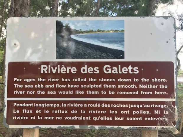 Na Mauritiusie, zanim wejdziesz do wody, rozejrzyj się wokół, poobserwuj i zapytaj innych plażowiczów o potencjalne niebezpieczeństwo.