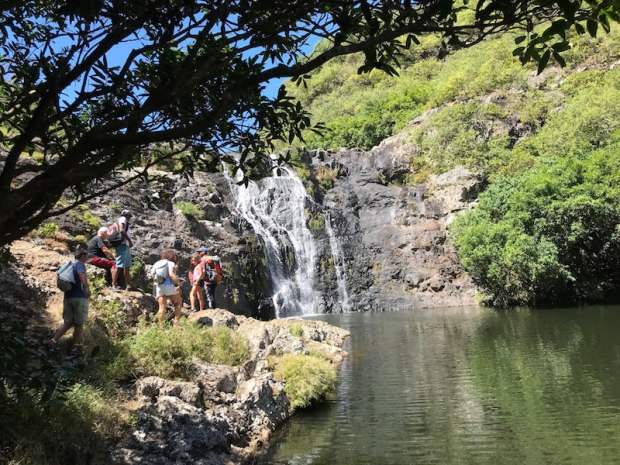 : kaskad to cudowne, lecz niebezpieczne miejsce. Nie zapuszczaj się tam w czasie deszczu!