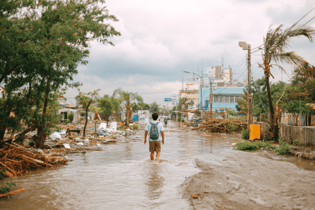 widok ulicy po cyklonie na Mauritiusie